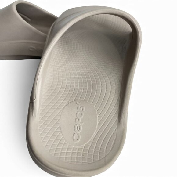 Oofos Beige Tan Sandals Women's 7 Men's 5 - Picture 11 of 15